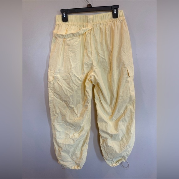 No Boundaries Womens Parachute Cargo Pants Butter Yellow Sz M 8-10 NWT High Rise - Picture 4 of 7